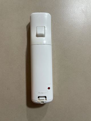 Mando Wii más Nunchuk originales de Nintendo.