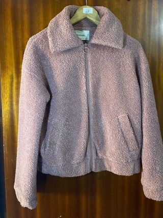 Abrigo borrego Stradivarius rosa Talla M