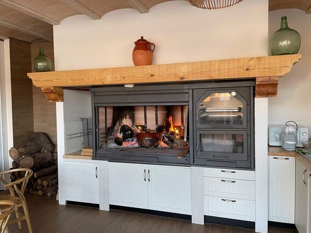 Barbacoas con horno e griglie metalliche