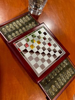Juego de ajedrez de cristal