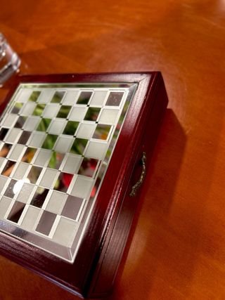 Juego de ajedrez de cristal