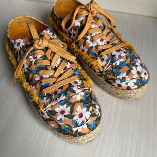 Zapatillas de flores - talla 35 kids
