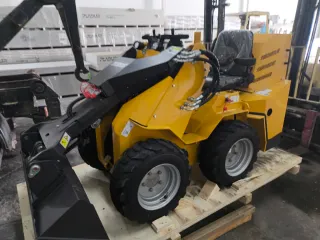 Mini pala cargadora articulada Toros