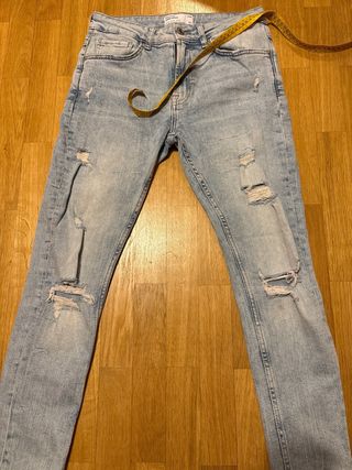 Pantalón vaquero Clarito. Talla 38. Bershka