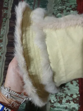 Cappello con pelliccia lapin bianca