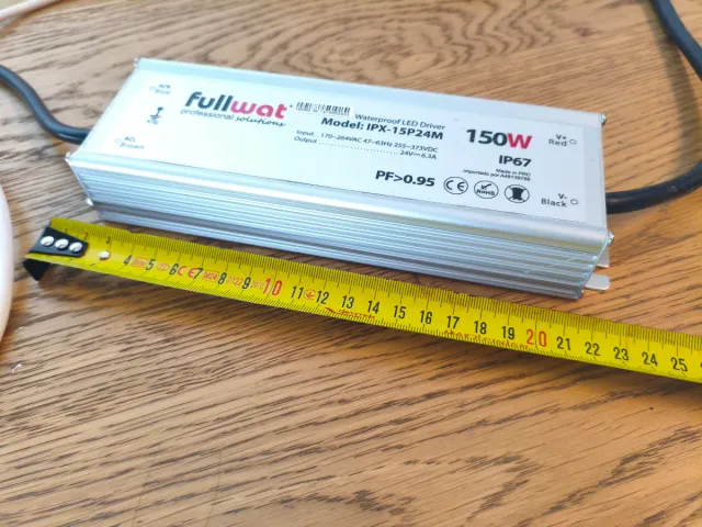 Tira NEOLED con fuente de alimentación.