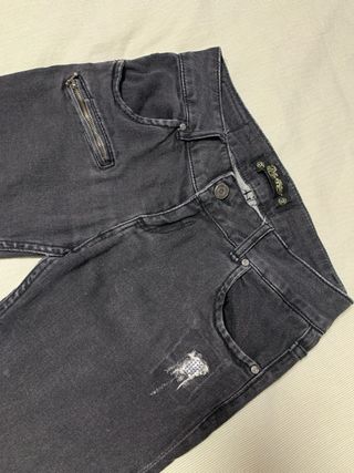 Pantalones vaqueros negros con cremallera