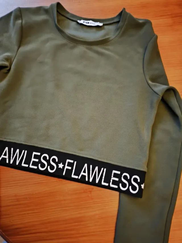 Sudadera Crop Top Flawless