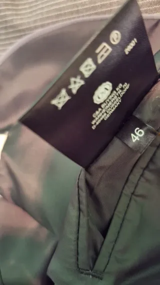 Americana gris con rayas finas