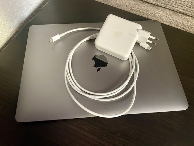 MacBook Air 13” - Gris Espacial