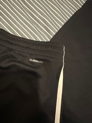 Pantalón deportivo Adidas negro