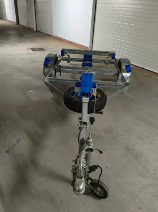 Remolque náutico para embarcaciones