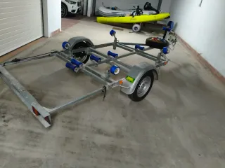 Remolque náutico para embarcaciones