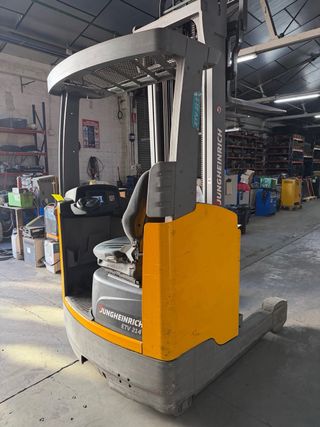 Carretilla retráctil Jungheinrich ETV 214