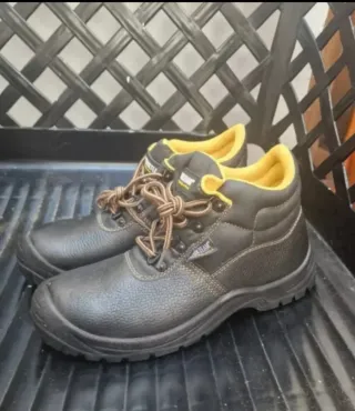 Zapatos de trabajo negras talla 40