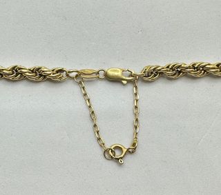 Cadena Salomónica de oro de 18k, 23.89 g, 68 cm.