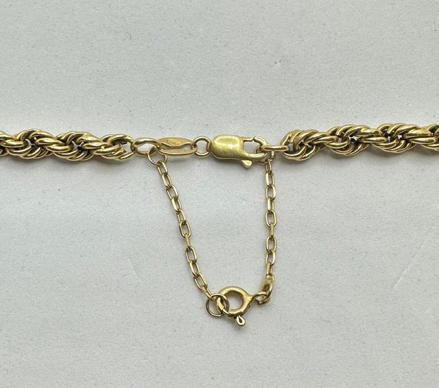 Cadena Salomónica de oro de 18k, 23.89 g, 68 cm.