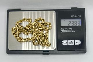 Cadena Salomónica de oro de 18k, 23.89 g, 68 cm.