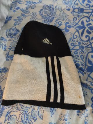 Gorro Adidas Negro con Rayas Blancas Talla Única