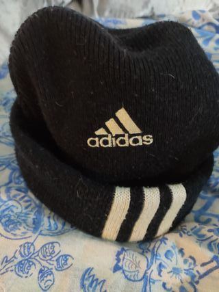 Gorro Adidas Negro con Rayas Blancas Talla Única