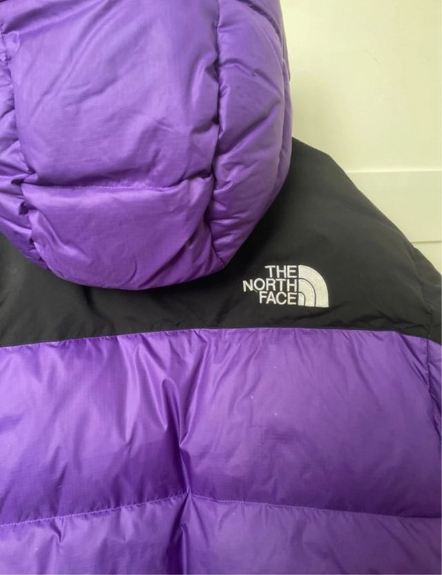 Abrigo plumas morado The North Face con capucha