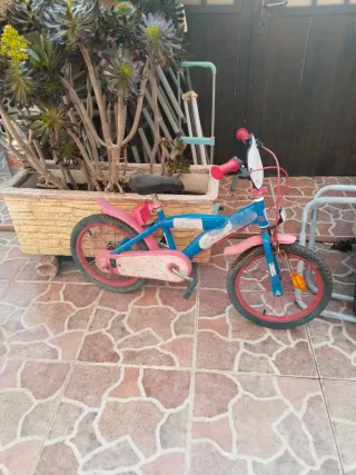 Bicicleta infantil azul y rosa