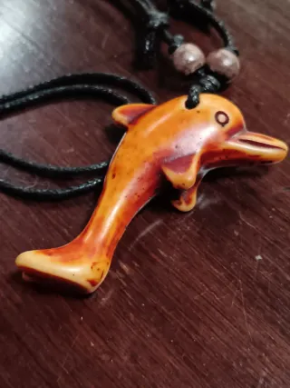 Collana con ciondolo a forma di delfino