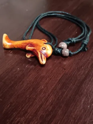 Collana con ciondolo a forma di delfino