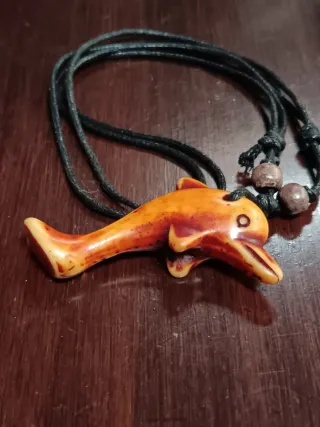 Collana con ciondolo a forma di delfino