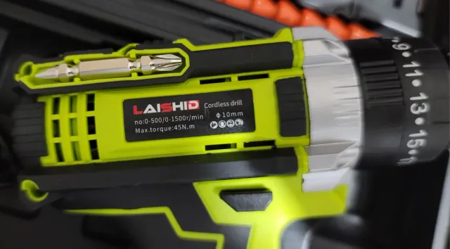 TALADRO NUEVO CON 2 BATERIAS,PIEZAS Y MALEIN