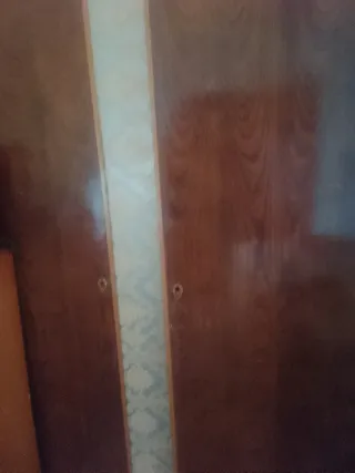 Armario antiguo de madera