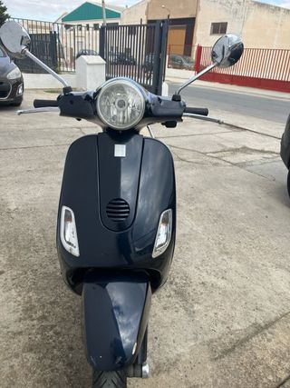 Vespa LX 125 azul marino