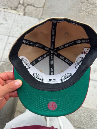 New Era Gorra Beige y Roja Personalizada