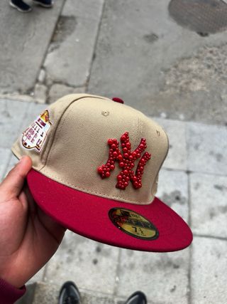New Era Gorra Beige y Roja Personalizada