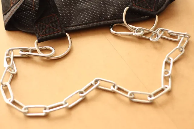 Cinturón con cadena para levantamiento de pesas.