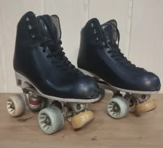 Patines de 4 ruedas negros