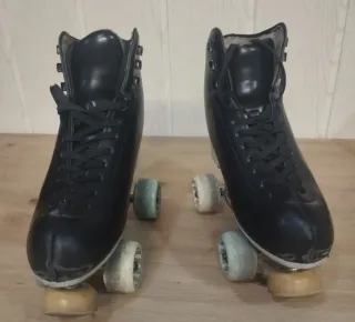 Patines de 4 ruedas negros