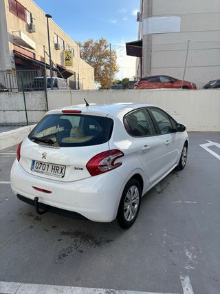 Peugeot 208 2013
