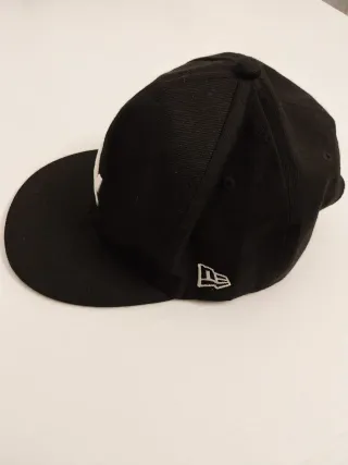 Berretto nero snapback “LA” unisex – mai usato