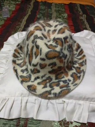 Cappello vintage in lana maculato