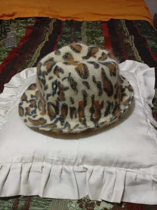 Cappello vintage in lana maculato