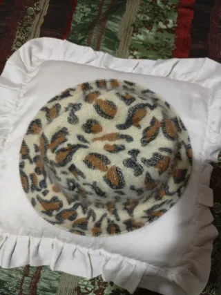 Cappello vintage in lana maculato