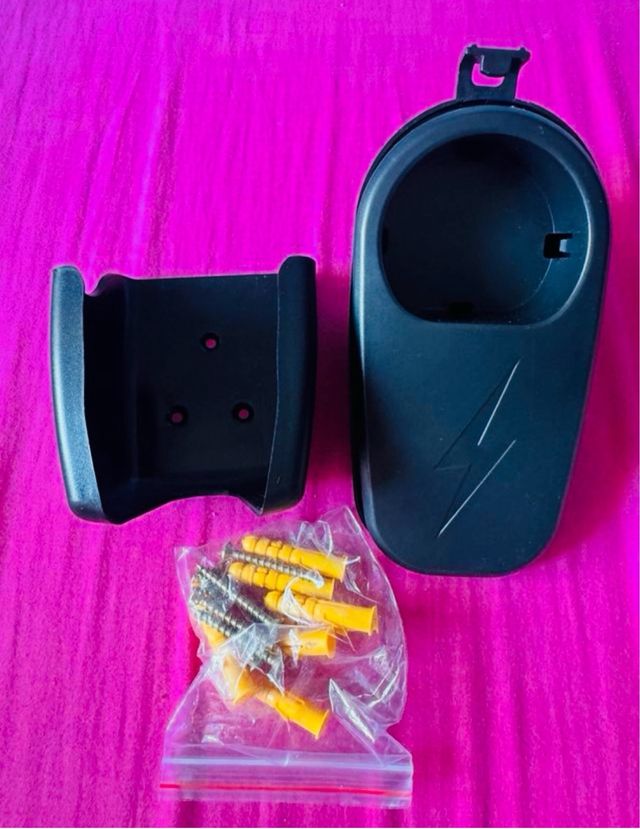 NUOVO! Supporto a parete per caricabatterie EV2 Tesla