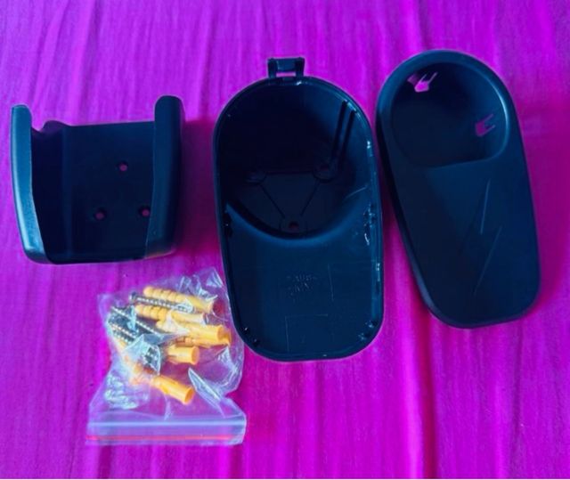 NUOVO! Supporto a parete per caricabatterie EV2 Tesla