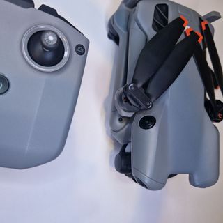 Drone con mando negro