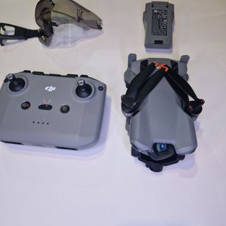 Drone con mando negro