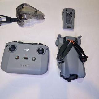 Drone con mando negro