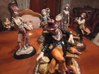 Statuetta ceramica uomo seduto