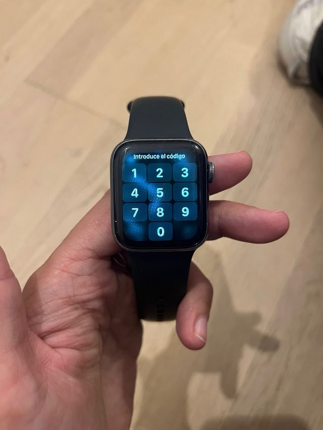 Apple Watch Series 5 40mm + Caricatore + 7 Cinturini