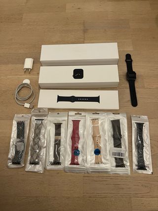 Apple Watch Series 5 40mm + Caricatore + 7 Cinturini